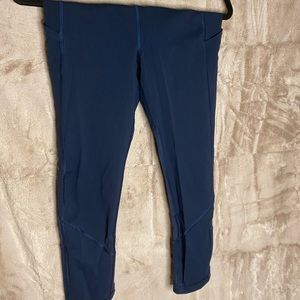 Lululemon Pace Rival crop 22” yoga leggings size 6 workout EUC navy